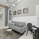 Dietla One Bedroom With Air Conditioning & Balcony By Renters *