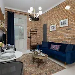 Dietla One Bedroom With Air Conditioning & Balcony By Renters شقة