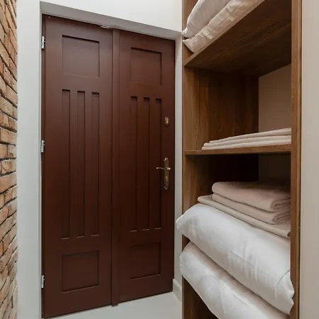Dietla One Bedroom With Air Conditioning & Balcony By Renters * Cracovia