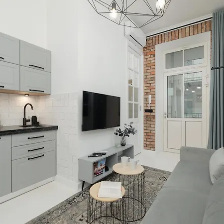 Dietla One Bedroom With Air Conditioning & Balcony By Renters كراكوفيا