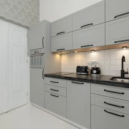 Dietla One Bedroom With Air Conditioning & Balcony By Renters شقة