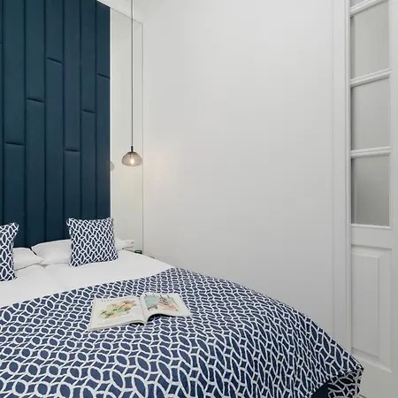 Dietla One Bedroom With Air Conditioning & Balcony By Renters Apartment *
