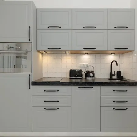 Dietla One Bedroom With Air Conditioning & Balcony By Renters Apartment
