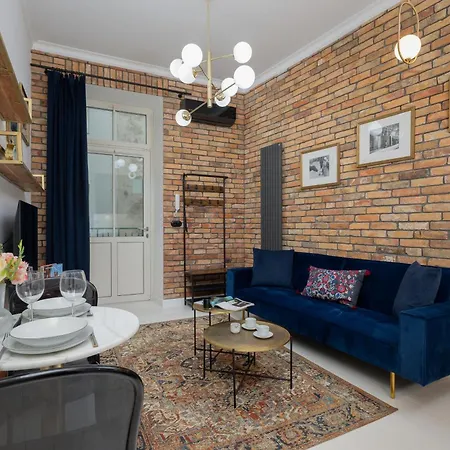 Dietla One Bedroom With Air Conditioning & Balcony By Renters Apartment