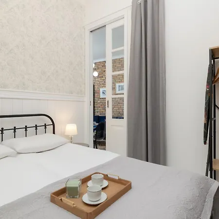 Apartment Dietla One Bedroom With Air Conditioning & Balcony By Renters Krakow
