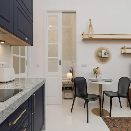 Dietla One Bedroom With Air Conditioning & Balcony By Renters Apartment